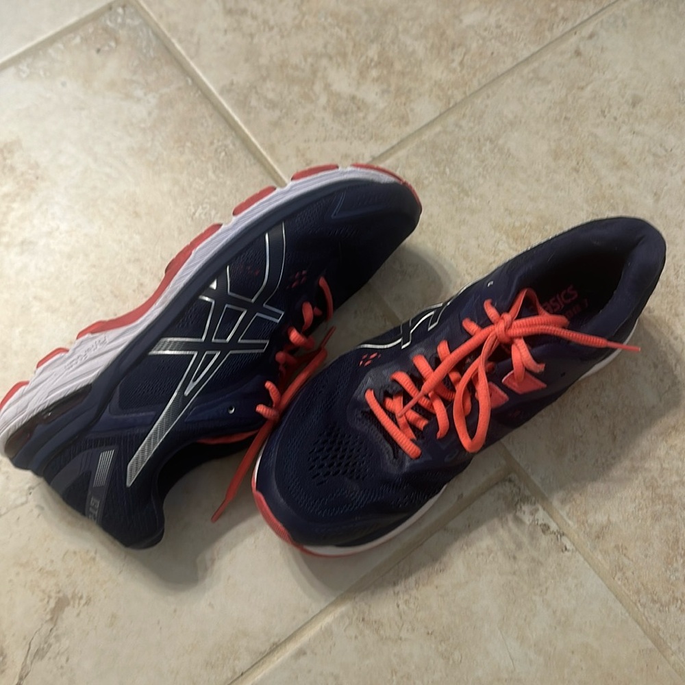 Like New 10.5 ASICS Running Shoes
